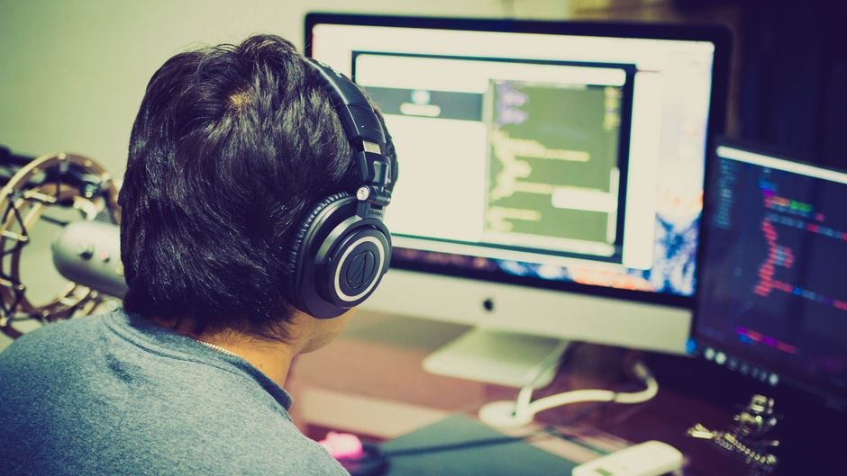 Übungen und Code-Reviews im Online-Programmierkurs: gemeinsames Arbeiten in der Gruppe