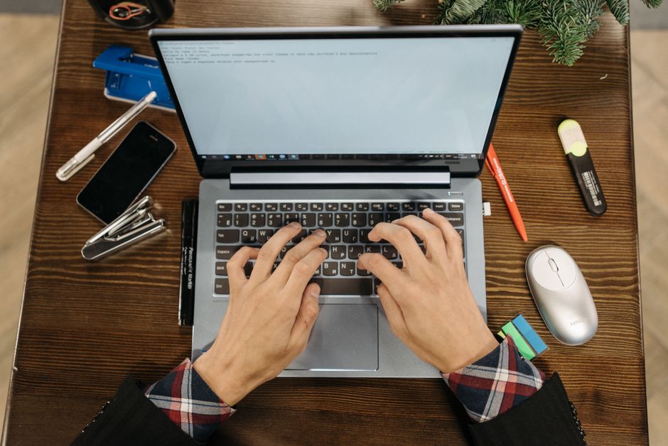 Kommunikation im Kurs: Abstimmung, Feedback und nächste Schritte in Online-Programmierkursen